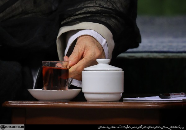 تصاویری از دیدار شب گذشته جمعی از شاعران و اهالی فرهنگ و ادب با رهبر انقلاب