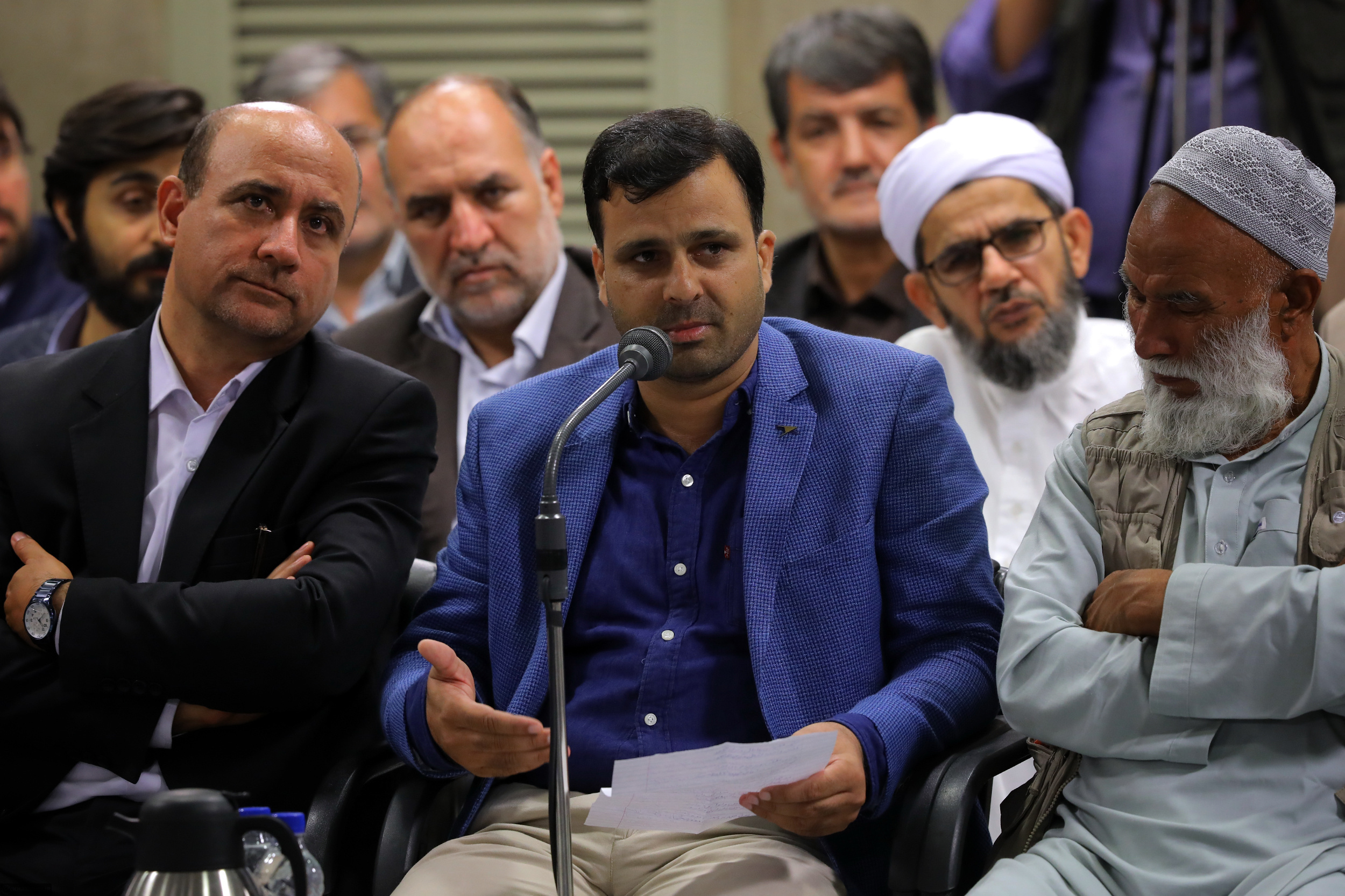تصاویری از دیدار شب گذشته جمعی از شاعران و اهالی فرهنگ و ادب با رهبر انقلاب