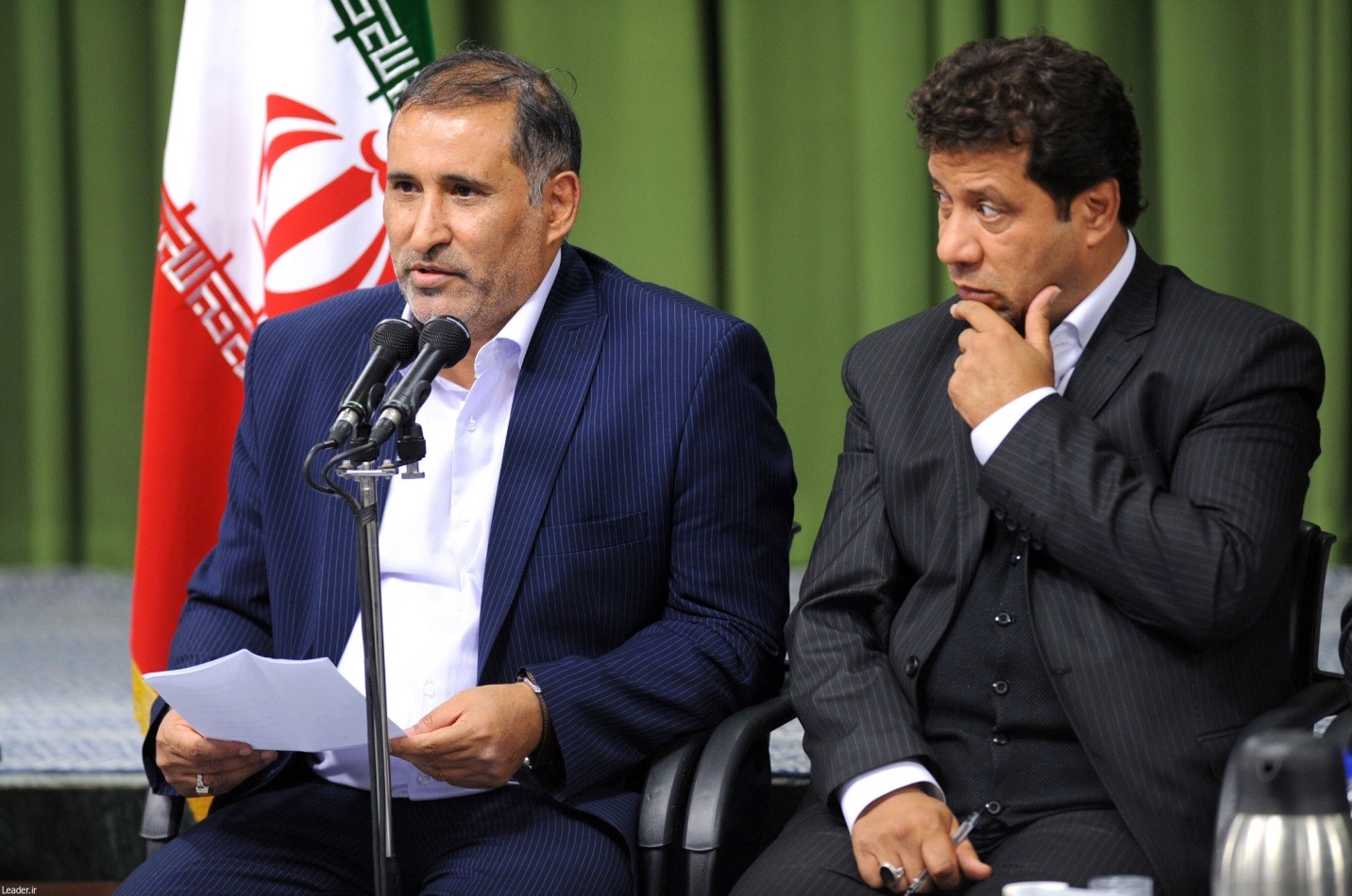 شعرخوانی در کنار زمین گل کوچک بچه&zwnj;ها و خانه&zwnj;های مردم