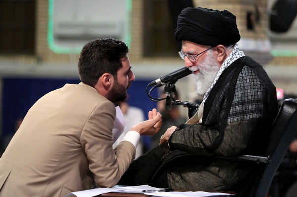 رانندگانی که از جریمه&zwnj;های میلیونی خود ناآگاهند/ گزارش دیدار دانشجویان با رهبر انقلاب/ پاراگلایدر سواری با سرعت ۱۲۰ کیلومتر بر ساعت/ زمینگیر شدن صنعت تولید قارچ به دلیل شیوع قارچ&zwnj;های سمی + فیلم
