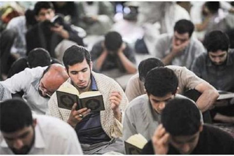 برگزاری مراسم اعتکاف دانشجویی با حضور ۱۳۰۰ نفر در حرم مطهر رضوی