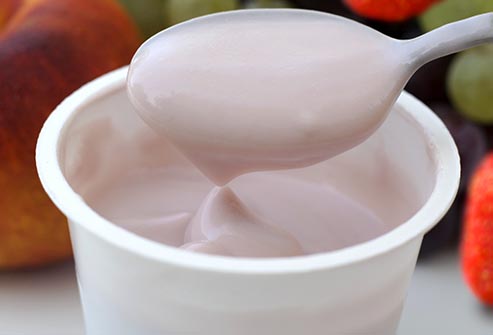 خوردن ماست طعم دار ضرر دارد؟