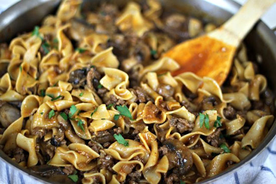 دستور تهیه استراگانوف غذای کلاسیک اروپایی