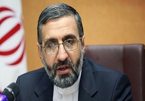 امام(ره) دست نیاز به دامن هیچ بیگانه‌ای دراز نکرد/ نباید از آمریکا و نعره‌های مسخره مقامات آن بترسیم