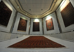 طرح قرآن بر تار و پود فرش در موزه آستان قدس رضوی