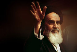 ریزش کوه در جاده کوهستانی/ سنگ‌هایی که یک خودرو را از وسط نصف کردند! + فیلم