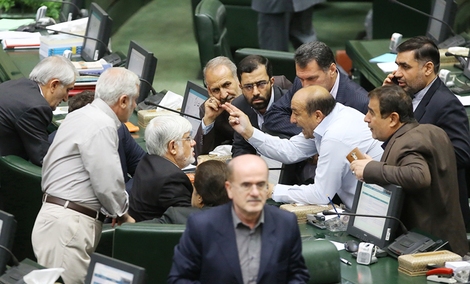 ایستادگی مجاهدان جان بر کف در مقابل ترقه&zwnj;بازی بزدلانه داعش