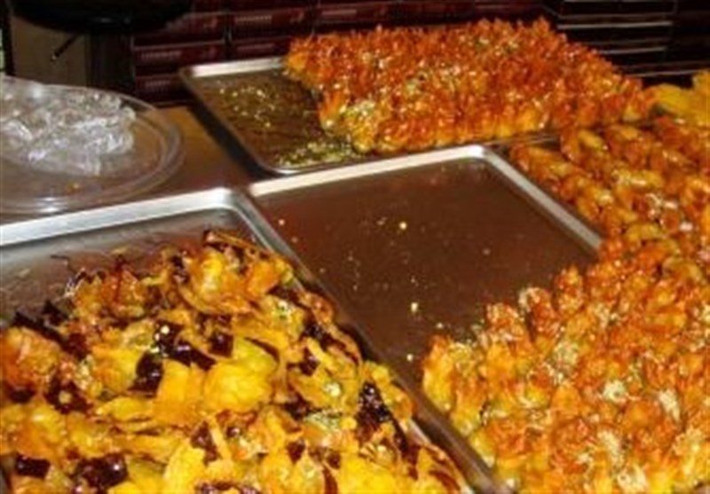 ۲۰۰ کیلوگرم شیرینی غیرقابل&zwnj;مصرف در بوشهر نابود شد