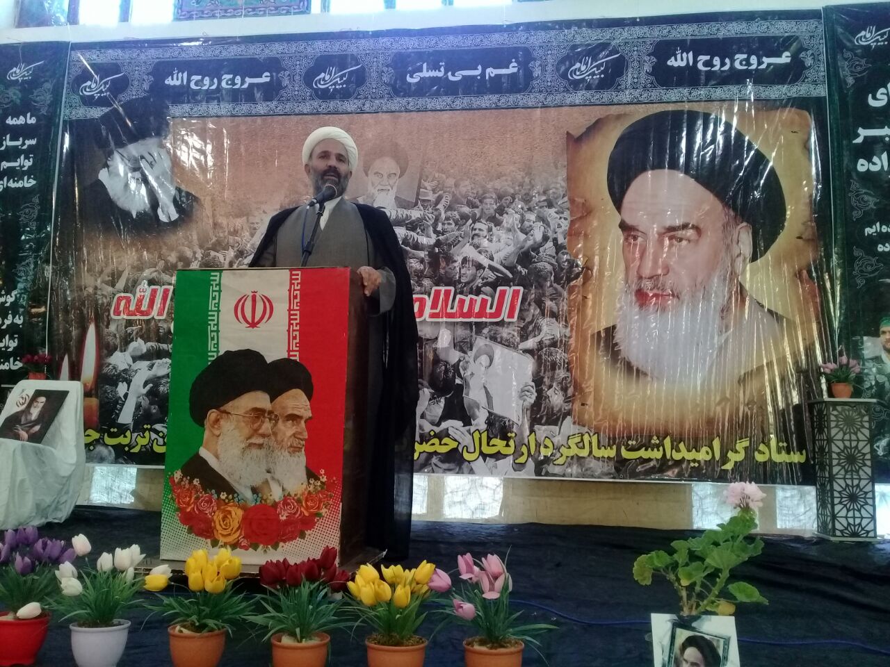 برخی روشنفکران همراه با دشمن به دنبال تحریف امام خمینی (ره) هستند