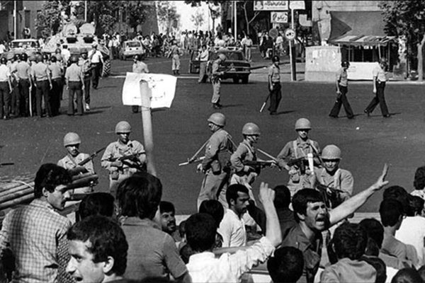 روایت کفن پوشان گمنام/شجاعتی که مبدا انقلاب اسلامی شد