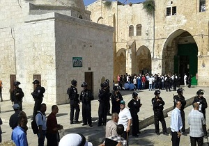 دستگیری 12 نمازگزار فلسطینی در مسجد الاقصی