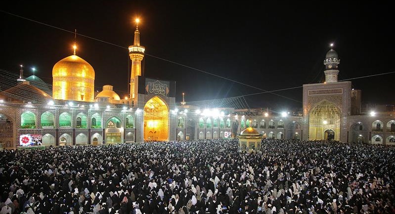 زائران و مجاوران حاجات خود را طلبیدن و برای  آمرزش گناهان طلب مغفرت کردند