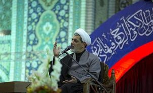 مومن واقعی باید تقید به دینداری داشته باشد و هم به شریعت عمل کند