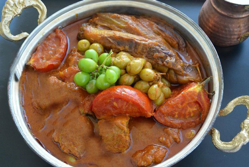 طرز تهیه خورش بادمجان با غوره
