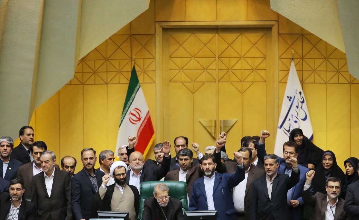 ایستادگی مجاهدان جان بر کف در مقابل ترقه&zwnj;بازی بزدلانه داعش