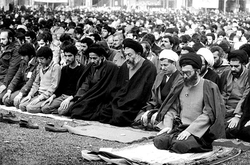 لحظاتی از حضور رهبر انقلاب در منزل شهید حدادیان +فیلم