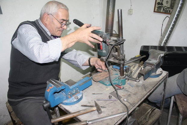 اوج هنر و خلاقیت در چاقوی زنجان /چاقوی زنجان در سال حمایت از تولید کالای ایرانی