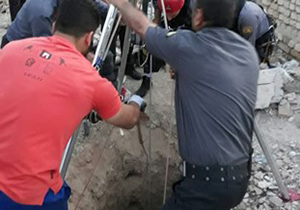 اورژانس اصفهان جوان 23 ساله سقوط کرده به چاه 12 متری را نجات داد