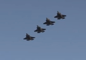 فرود 4 فروند جنگنده F_35 در انگلیس + فیلم