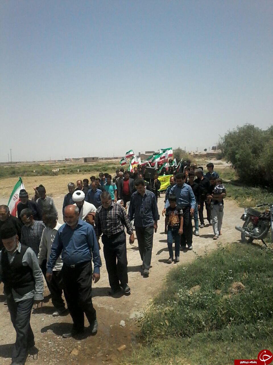 راهپیمایی مردم روستای 