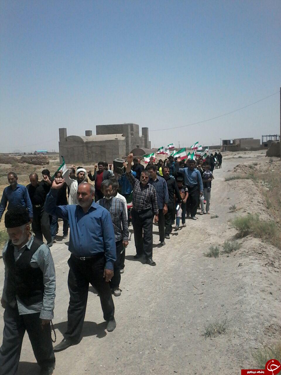 راهپیمایی مردم روستای 