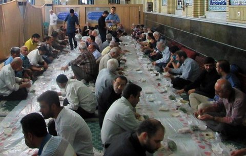 اطعام ۱۴ هزار روزه دار از محل موقوفات مرتبط با ماه رمضان