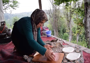 از دستان پرتوان و پولادین معلولان برای تولید کالای ایرانی تا جزخوانی قرآن کریم در یزد + فیلم