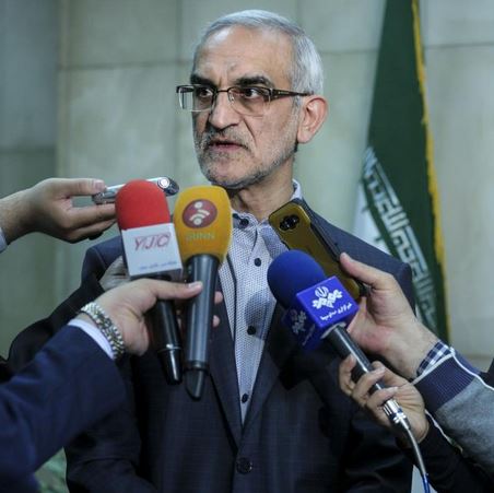 اقدام غیر قانونی پورسیدآقایی با تبدیل کارت بلیط یک ساله به کارت اعتباری