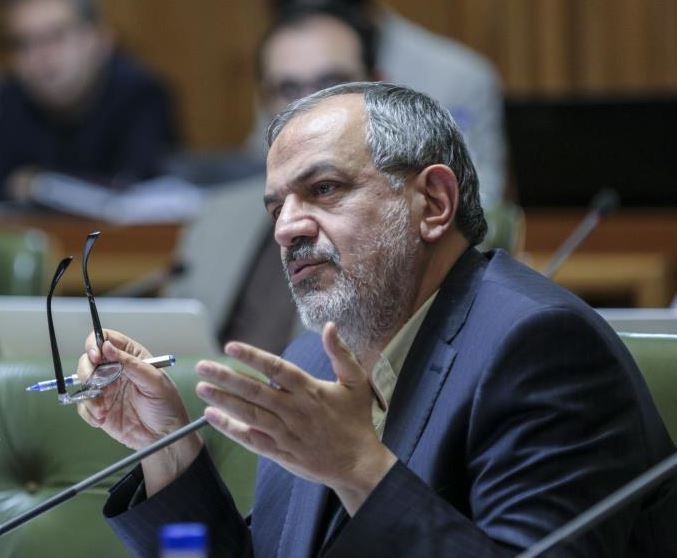 اقدام غیر قانونی پورسیدآقایی با تبدیل کارت بلیط یک ساله به کارت اعتباری