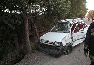 برخورد پراید با درخت حادثه آفرید