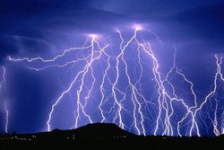 صاعقه یک کشته و ۴ مصدوم در چهارمحال و بختیاری بر جای گذاشت