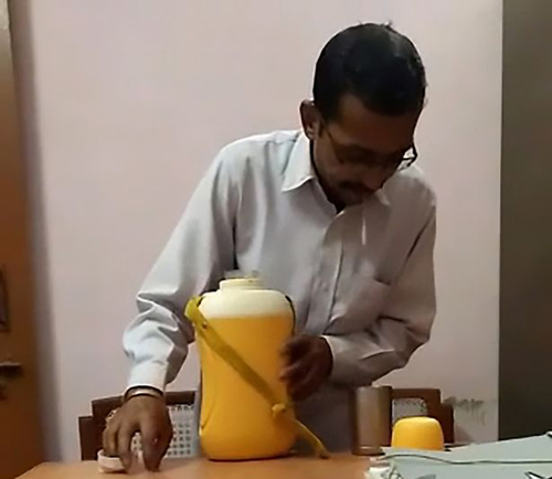چایی که باعث اخراج آبدارچی شد +فیلم