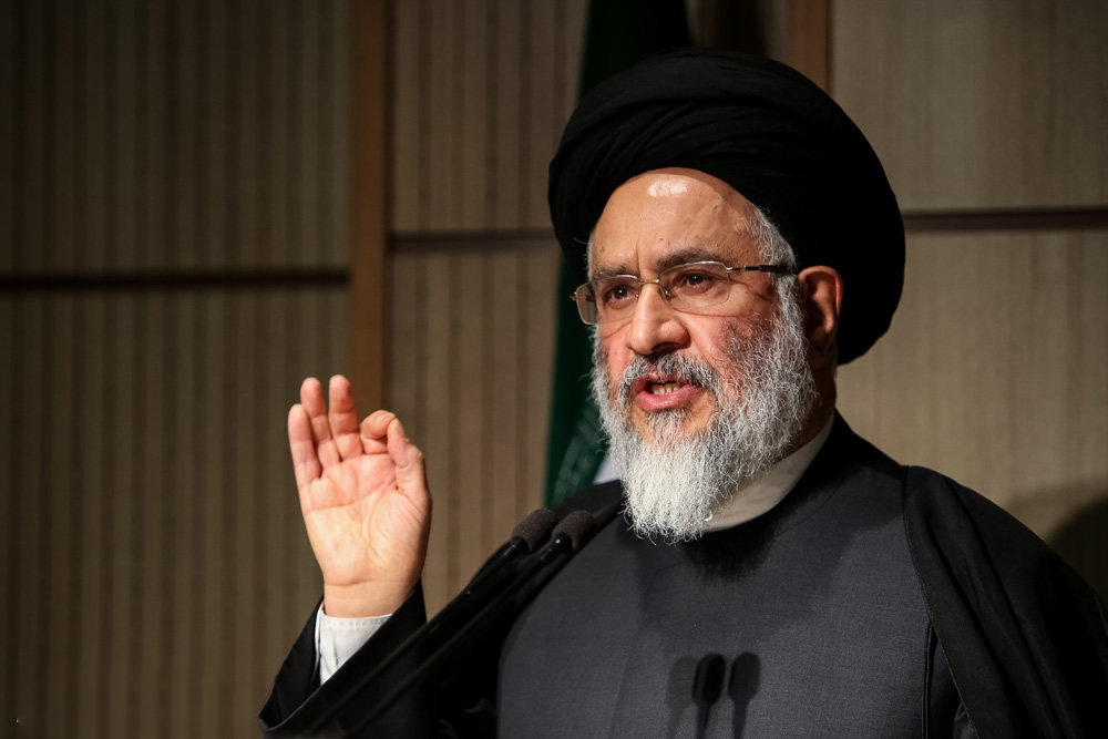 حجت الاسلام احمدی روحانی معلم و مبارز بود