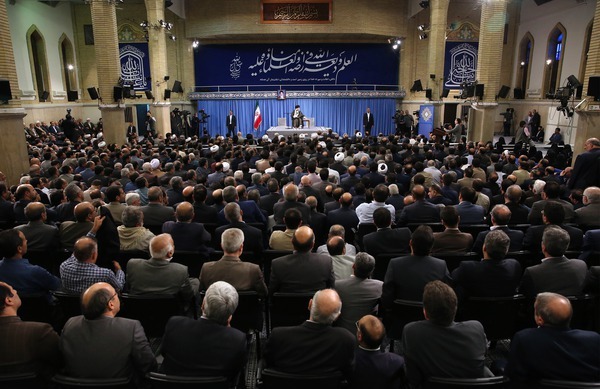 دیدار جمعی از استادان، نخبگان و پژوهشگران دانشگاه&zwnj;ها با رهبر انقلاب