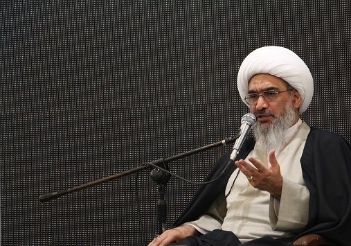 عبور از مشکلات نیازمند همراهی مردم است