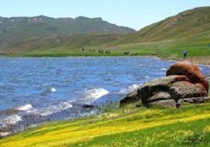 پاکسازی دریاچه نئور از ماهی کاراس