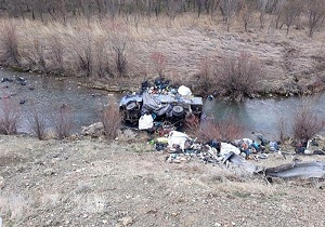 پنج فوتی و مصدوم در حادثه سقوط کامیون به رودخانه