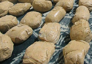 کشف چمدان تریاکی در اتوبوس مسافربری