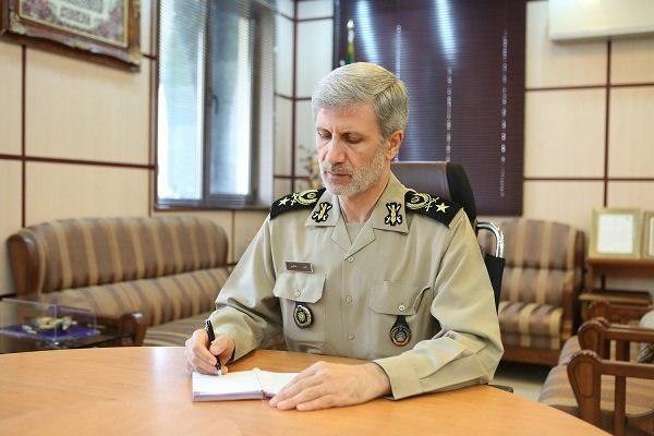 وزیر دفاع درگذشت برادر &laquo;سردار فرحی&raquo; را تسلیت گفت