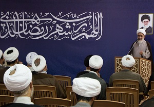 نماینده ولی فقیه در استان قزوین : روحانیون با جدیت پای کار انقلاب باشند