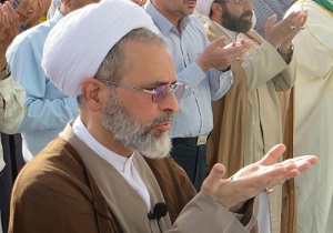 اقامه نماز عید سعید فطر در شهرستان میبد به امامت آیت الله اعرافی