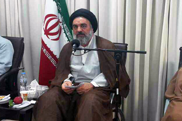 غیبت بعضی از مسئولان کردستانی در برنامه های دینی مایه تاسف است