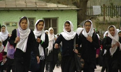 نگرانی دیدبان حقوق بشر از کاهش شمار دانش آموزان دختر در افغانستان
