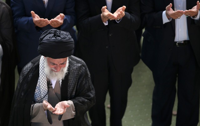 اقامه نماز عید سعید فطر به امامت رهبر انقلاب تا دقایقی دیگر
