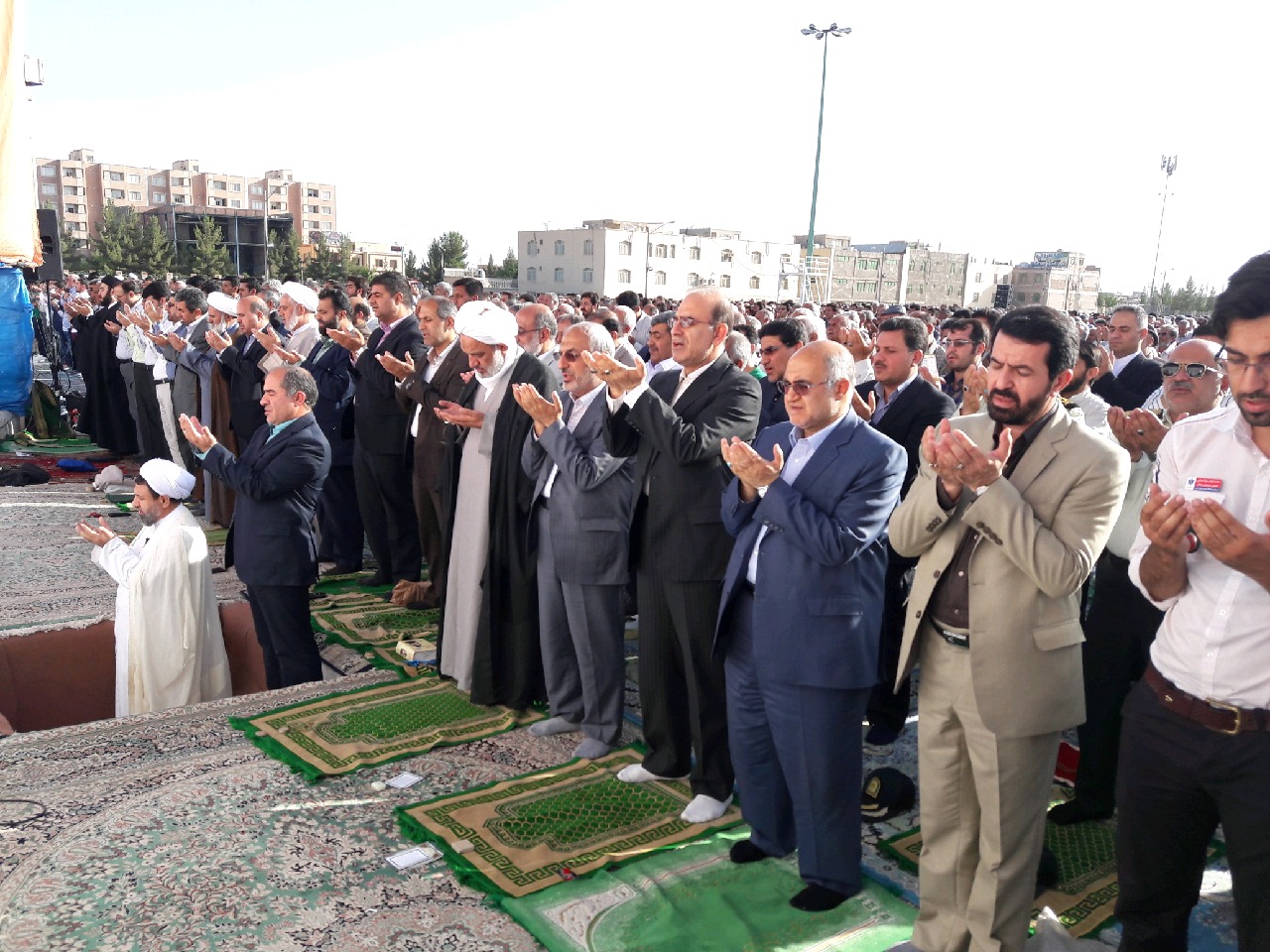 نماز باشکوه عید فطر درمصلی های نماز سراسراستان کرمان برگزار شد+تصاویر