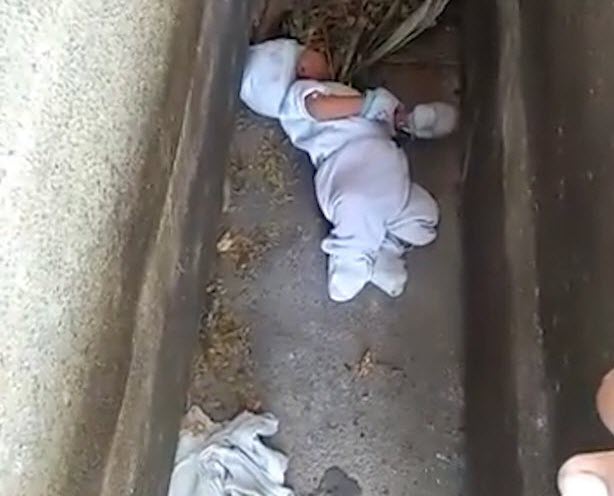 پیدا شدن نوزاد 2 ماهه در قبرستان! + فیلم//