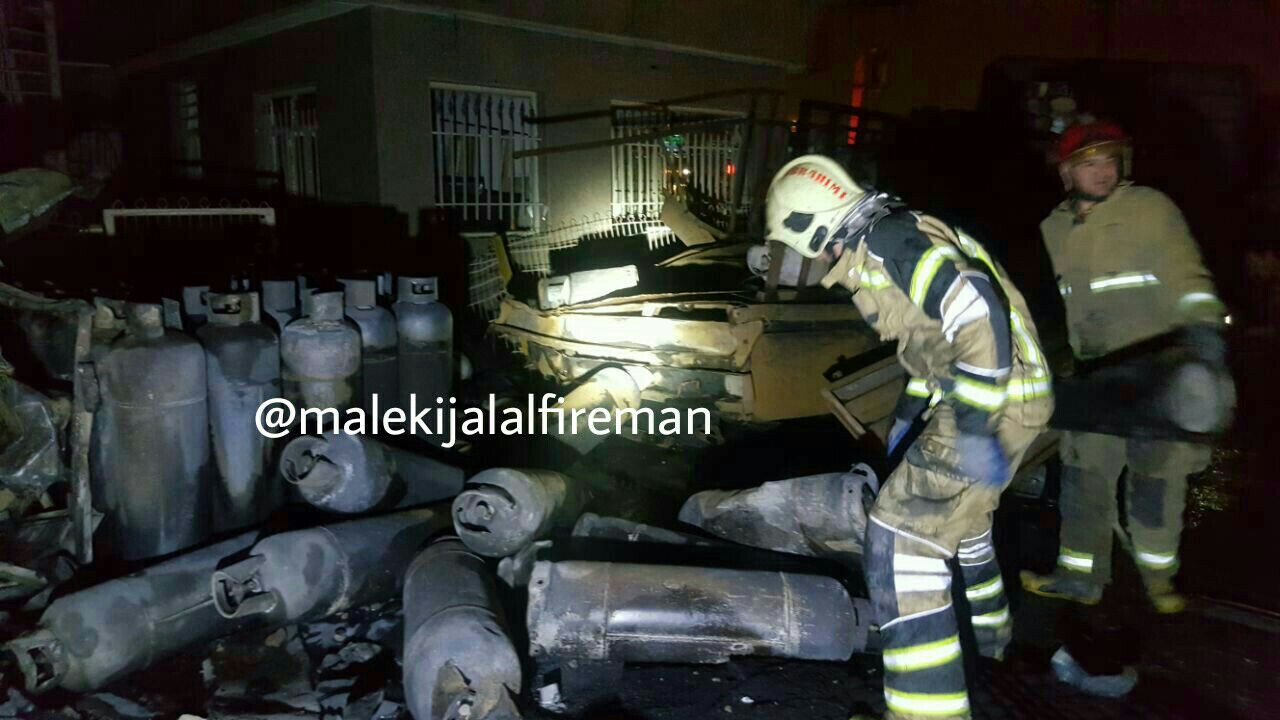 آتش&zwnj;سوزی محل شارژ و نگهداری سیلندر&zwnj;های گاز در خیابان آیت الله سعیدی/ ۲ کارگر مصدوم شدند
