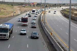 کاهش حجم تردد در در بیشتر محورهای مواصلاتی استان