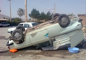 واژگونی پیکان وانت حادثه آفرید