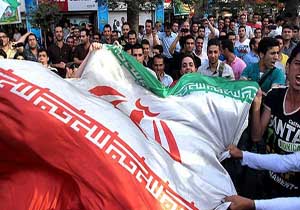شادی مردم اراک بعد از پیروزی تیم ملی فوتبال در جام جهانی + فیلم